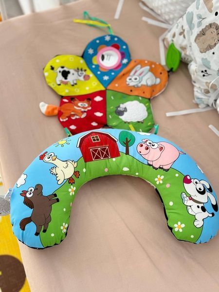 Двухсторонняя подушка для лежания на животике с грызунком, шуршалом и игрушечным зеркалом (ферма) 9323B фото