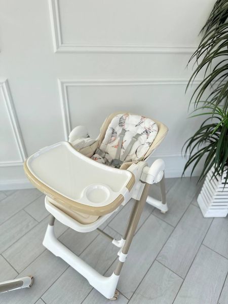 Стільчик для годування Bambi M 5897 з механічним заколисуючим механізмом (бежевий) M 5897 BG фото